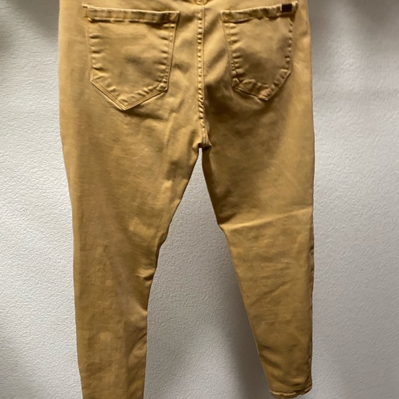 Kenzie jeans- NOT DISTRESSED LIKE PICTURED - Picture 5 of 6